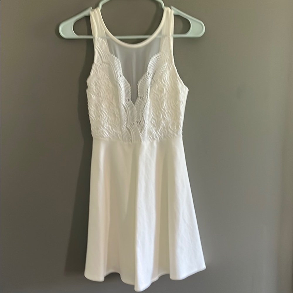 White Lace Sleeveless Dress
